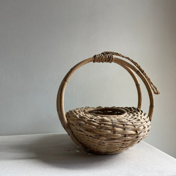Basket with bent wood handle