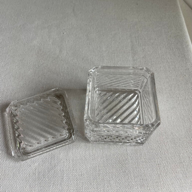 Crystal box with lid
