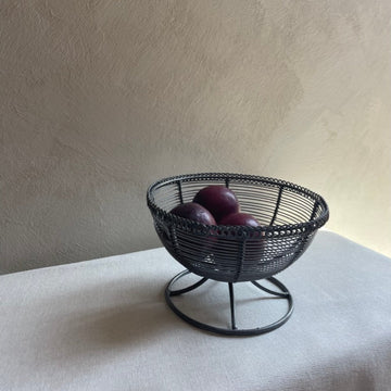 Pedestal metal wire bowl