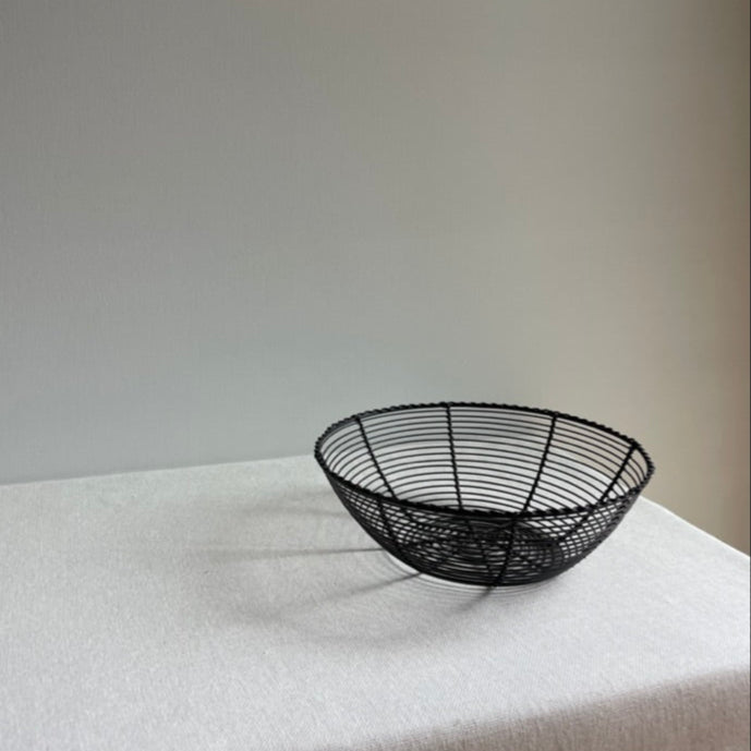 Metal wire bowl