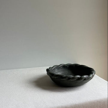 Clay serving dish with braided rim