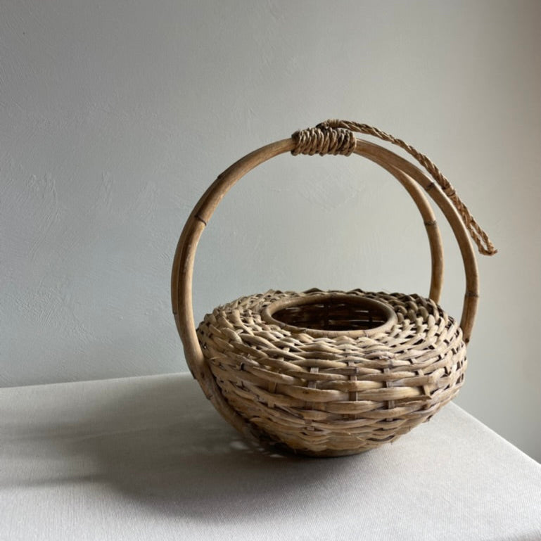 Basket with bent wood handle