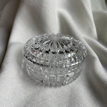 Glass circular dish with lid
